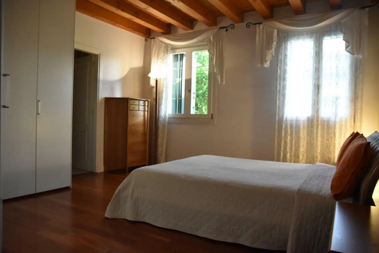 Guest house Villa Loredana Elegant Villa With Private Bathroom Spinea