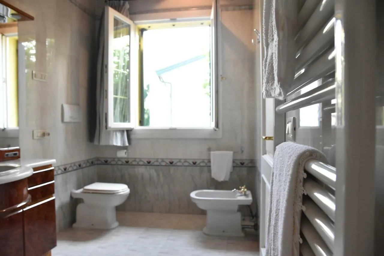 Guest house Villa Loredana Elegant Villa With Private Bathroom Spinea