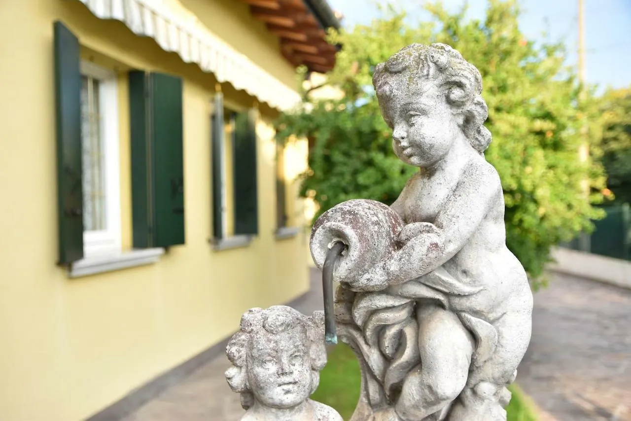 *** Guest house Villa Loredana Elegant Villa With Private Bathroom Spinea Italy